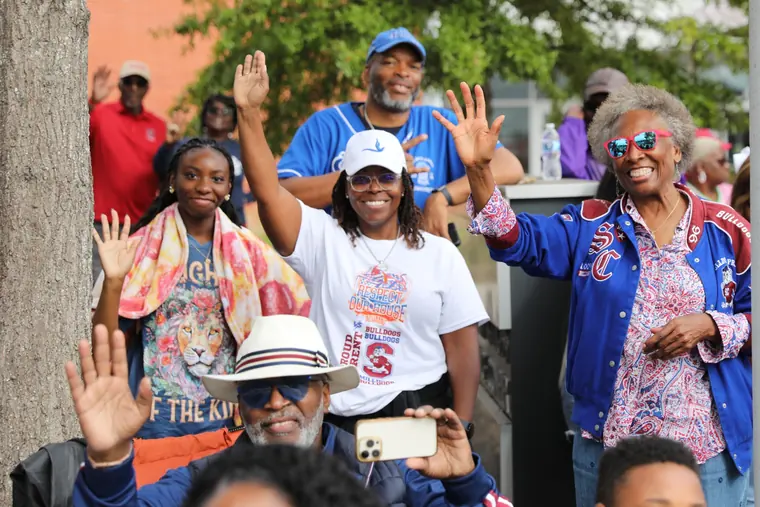 Bulldog alumni waving to the Homecoming Parade