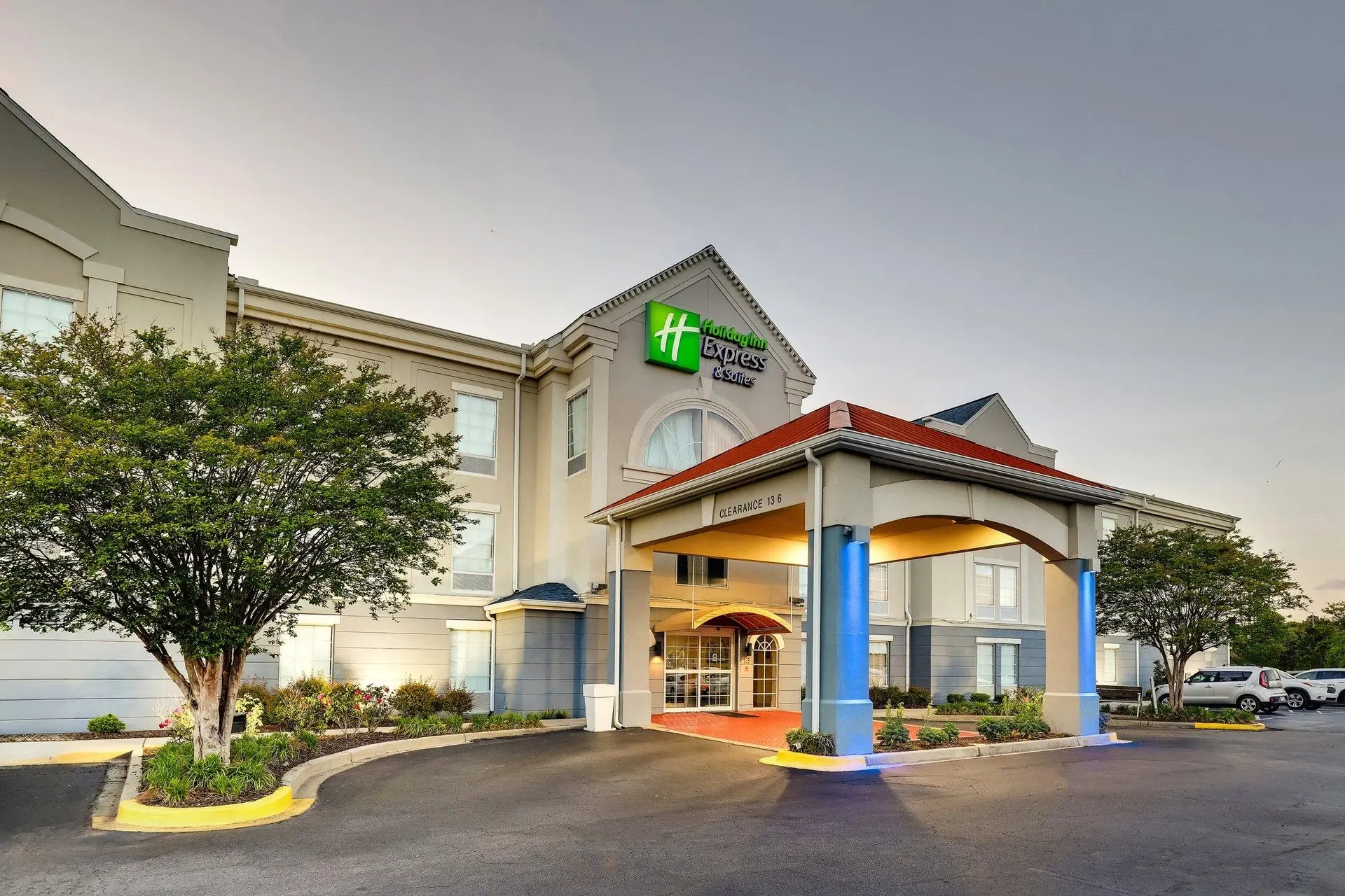 Holiday Inn Express & Suites Orangeburg exterior